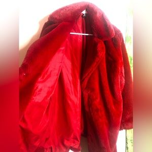 Gently used comfortable faux fur coat. Soft to the touch and barely worn.